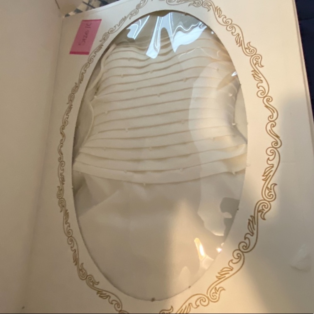 Wedding dress - size 10 - white/soft white with or without vail